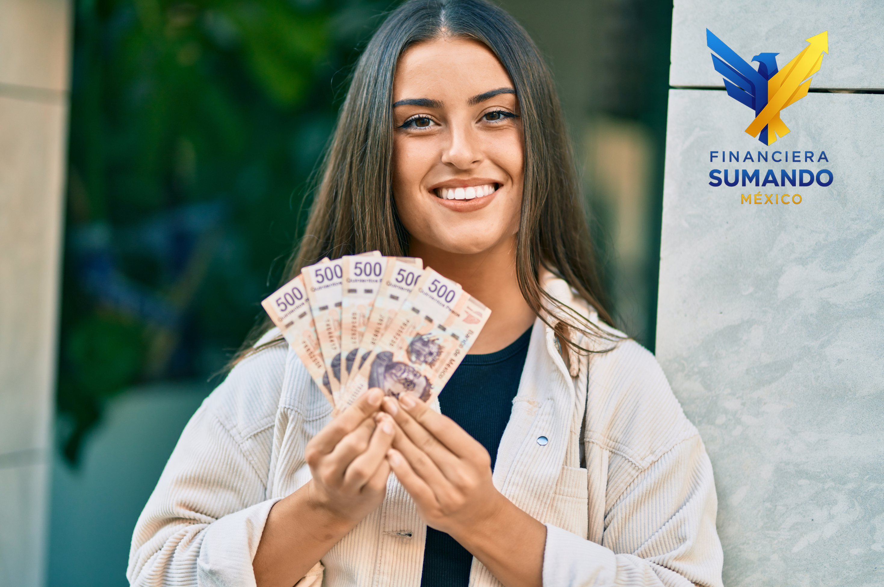 Persona feliz con su préstamo